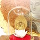 Tượng phật mạ vàng trong lồng kính