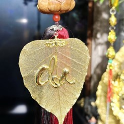 Lá bồ đề treo xe ô tô chữ đúc nổi 3D mạ vàng 24K (Chữ Cha)