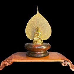 Tượng phật tọa thiền và lá bồ đề mạ vàng 24K (không bao gồm kỷ gỗ)